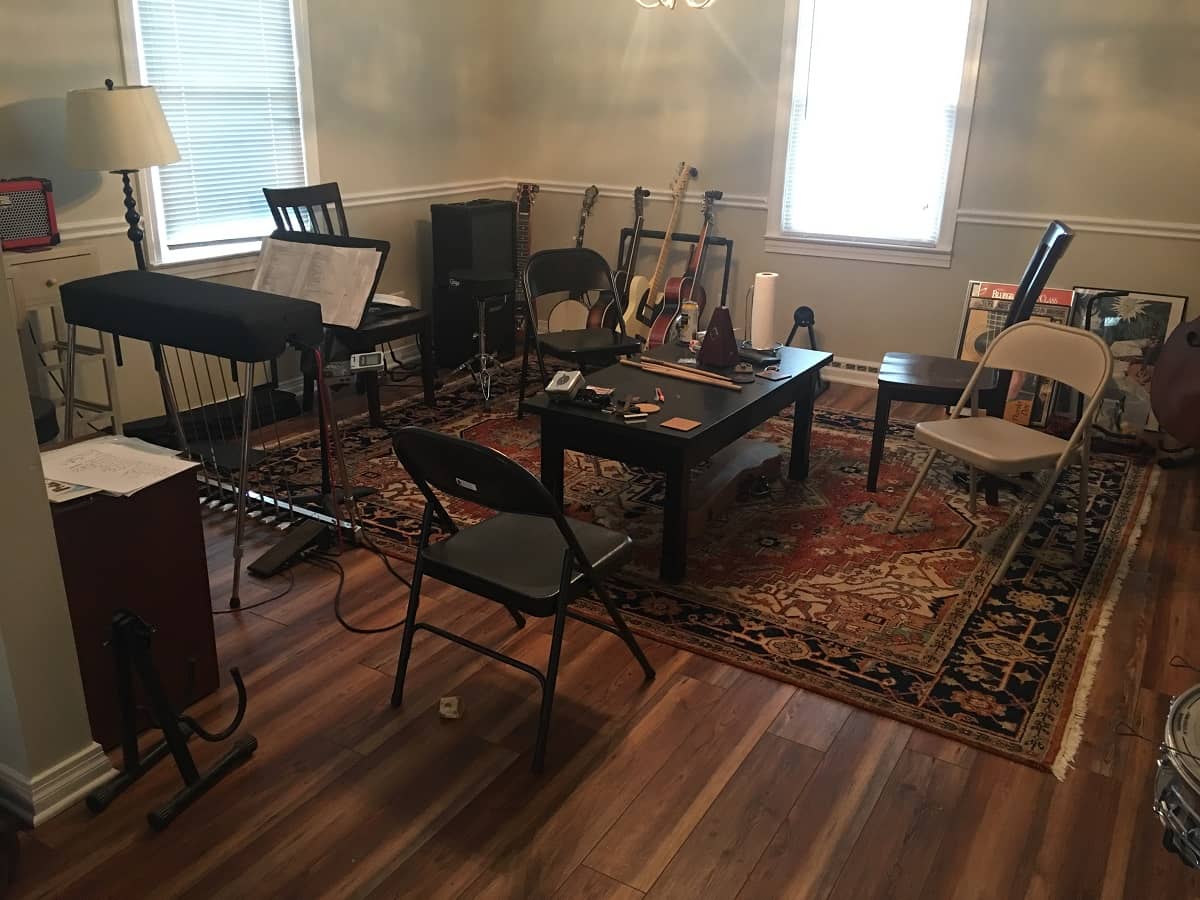 musicians-before-dining-room